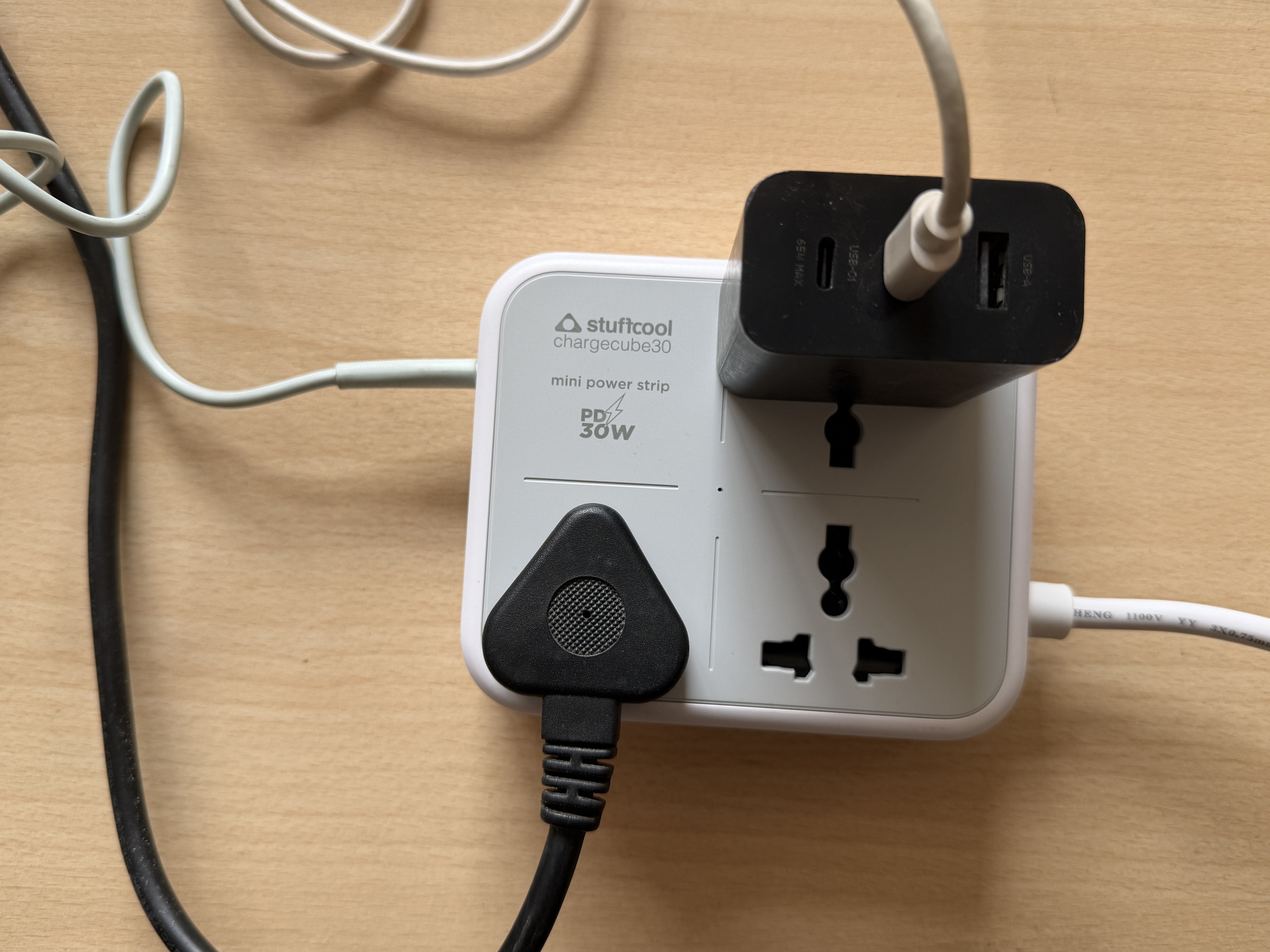 Stuffcool ChargeCube 30