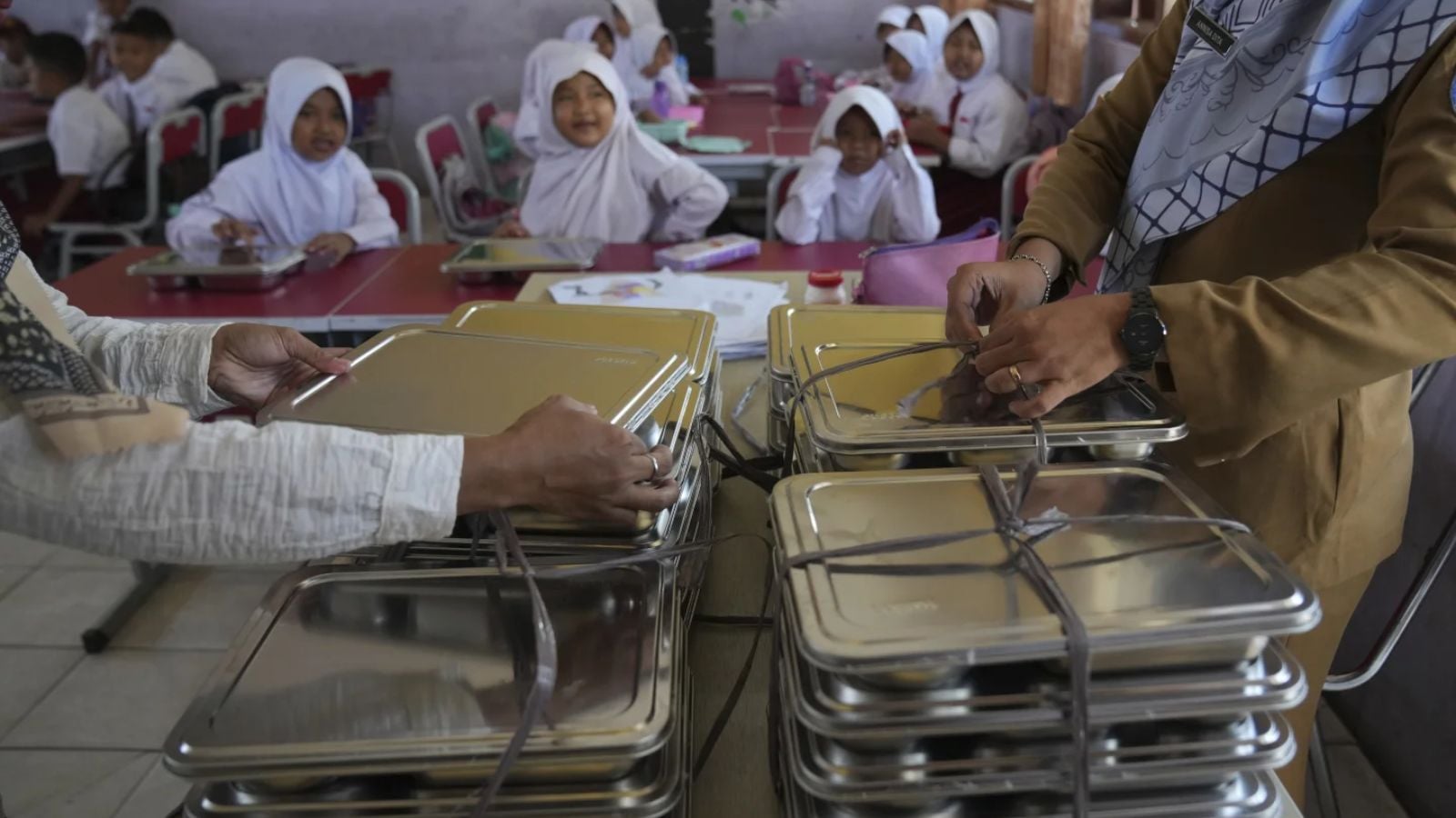 The free school lunch program that has made thousands of children sick
