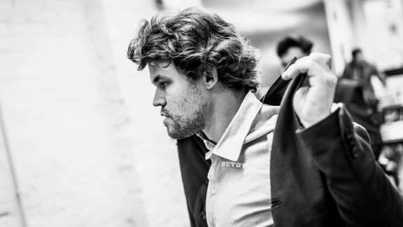 World No 1 Magnus Carlsen walks away after winning the Clutch Chess: Champions Showdown at St Louis. (Photo: Lennart Ootes/St Louis Chess Club)