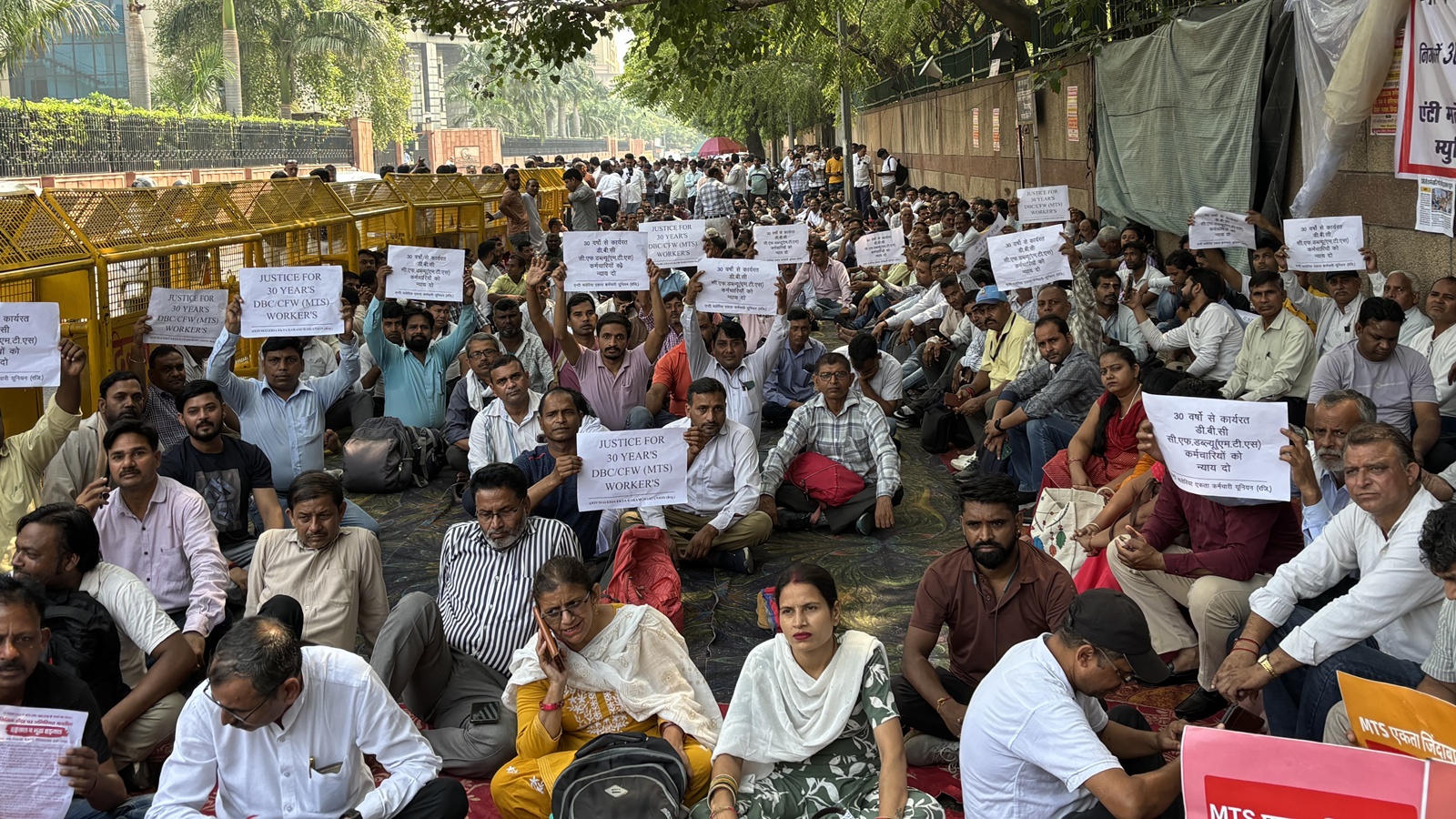 Navi Mumbai Garden Workers Strike Over Unpaid Wages