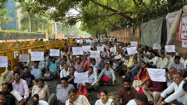 According to protesters, the ‘MTS’ tag without a fixed status or related benefits is of no use.