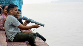 Bhopal, Diwali celebrations, Device used by farmers to scare monkeys, eye injuries, Bhopal eye injuries, Bhopal district hospital, Indian express news, current affairs