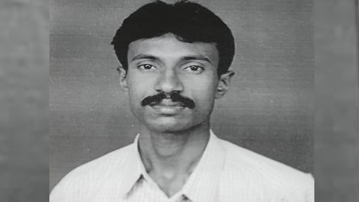 More dominoes fall in Maoist ranks, key bombmaker behind 2000 attack on Chandrababu Naidu among 170 who will surrender today