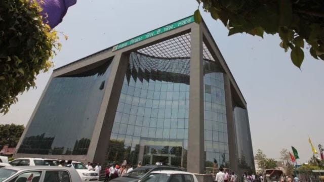 GMADA faces a real estate slowdown in Mohali as high land prices and poor infrastructure deter investors, though prime sectors like Aerocity and IT City remain in demand.