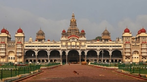 A blast took place outside Mysuru Amba Vilas Palace Thursday, killing one person and injuring several others.
