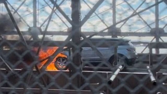 New York Brooklyn Bridge fire
