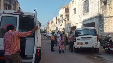 A team from the Sector 39 police station, along with experts from the Central Forensic Science Laboratory (CFSL), reached the scene and began collecting evidence.