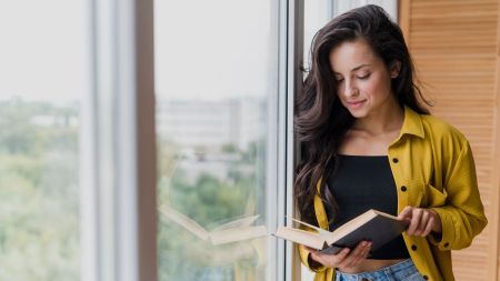 Reading reshapes your brain, boosts intelligence, and likely lowers dementia risk. (Image: FreePik)