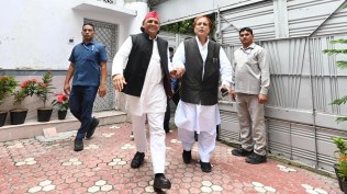 After much-awaited meeting with Azam, Akhilesh says he is ‘like SP tree, protects us’