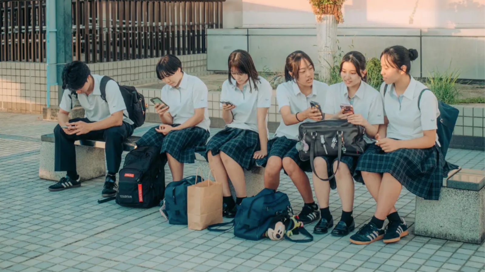 Can this city make residents put down their smartphones?