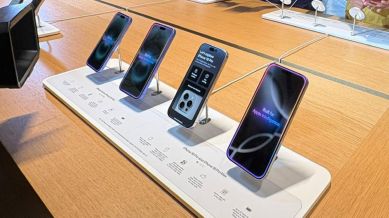 India smartphone shipments hit 48.4 million in Q3 2025 amid Diwali boost. (Expres s Image)