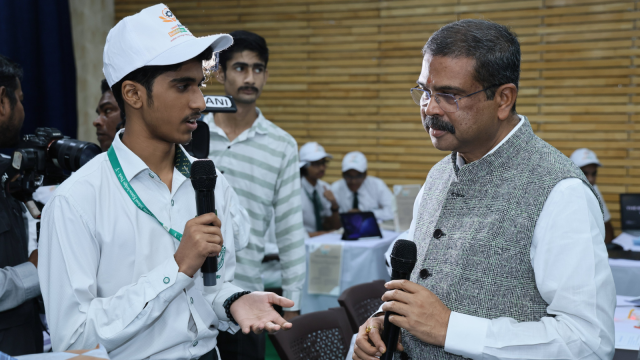 Student presenting their prototype to Union Minister for Education at the Viksit Bharat Buildathon 2025
