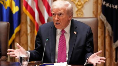 President Donald Trump speaks before a lunch with Ukraine's President Volodymyr Zelenskyy in the Cabinet Room of the White House, Friday, Oct. 17, 2025, in Washington. (AP Photo/Alex Brandon)