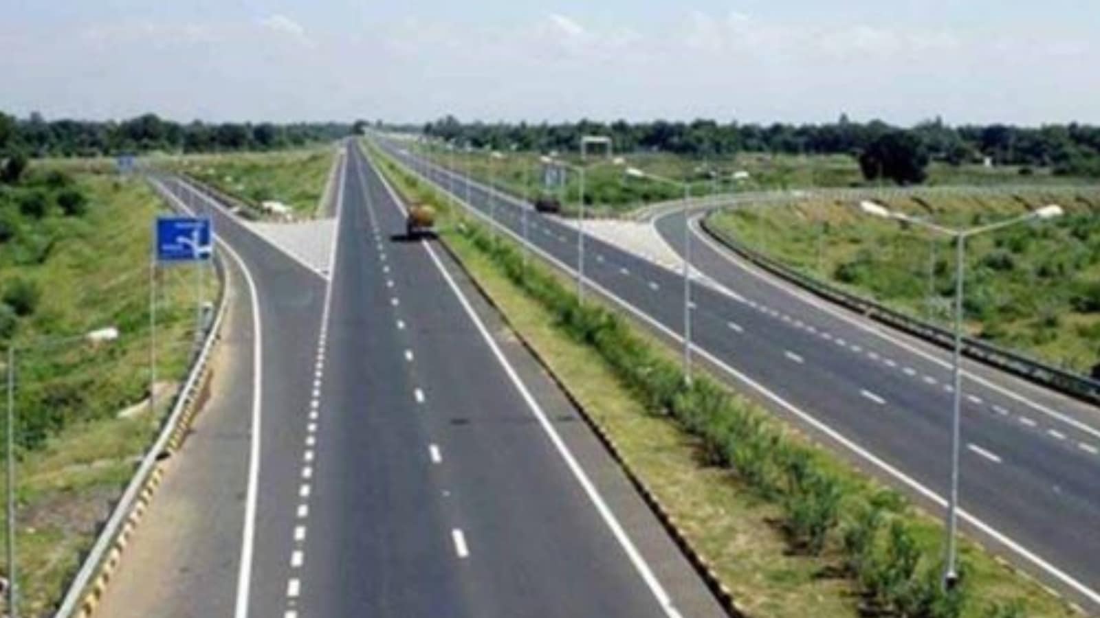 Two Thai nationals killed in accident on Agra-Lucknow Expressway
