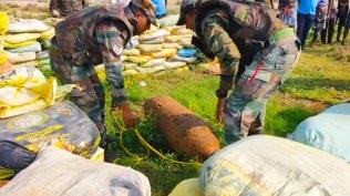 Bolpur, Bolpur Birbhum district, Birbhum district, Army defuses WWII-era bomb, defuses WWII-era bomb, Kolkata news, WEst Bengal news, Indian express, current affairs