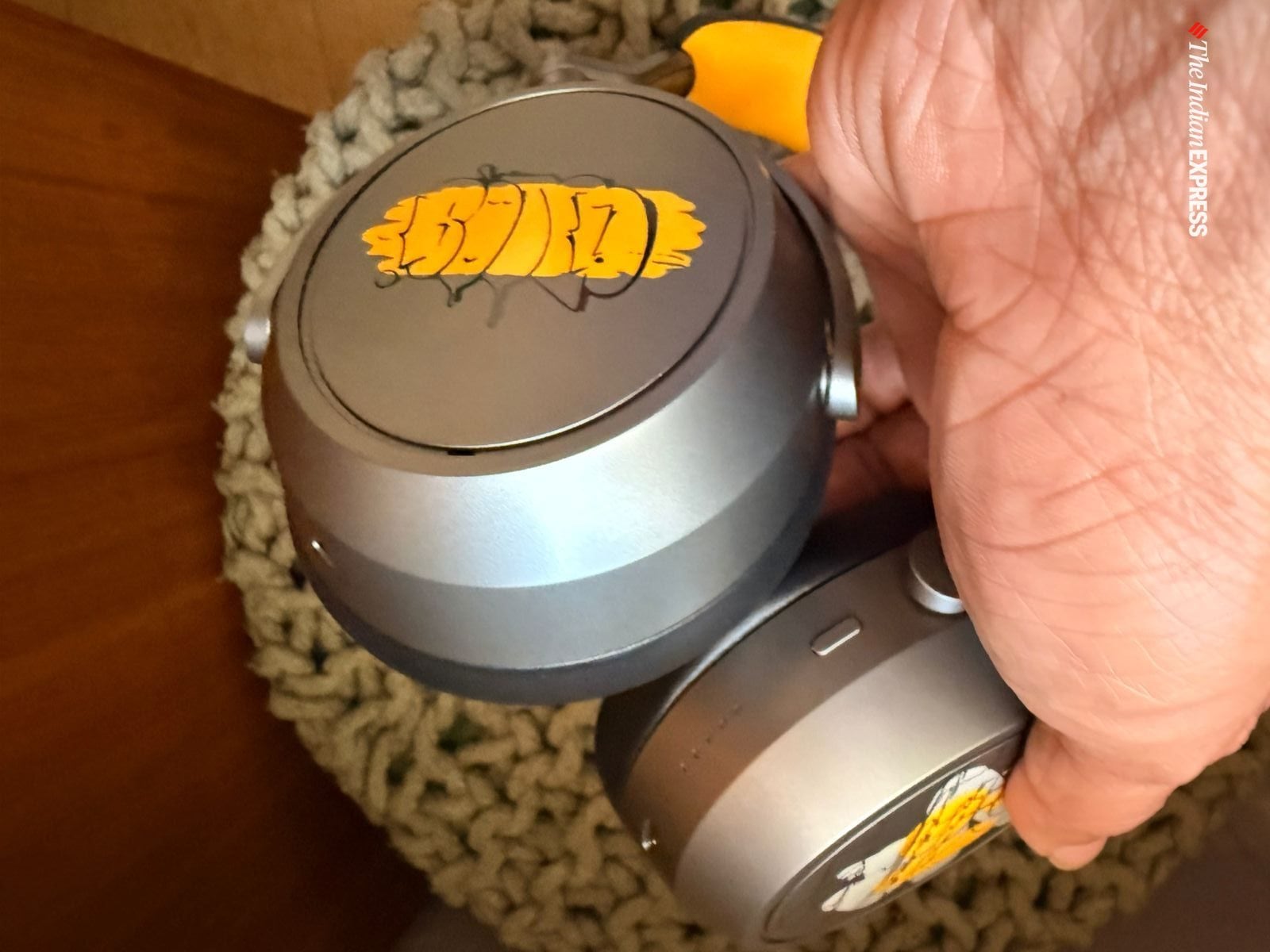 There is a splash of yellow across the ear cups and even on the band.