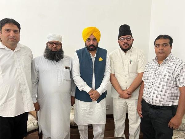 Chaudhary (extreme left) with Punjab CM Bhagwant Mann and Malerkotla AAP MLA Dr Mohammad Jamil Ur Rahman.