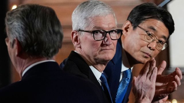 Apple CEO Tim Cook attends a dinner event with President Donald Trump, Commerce Secretary Howard Lutnick and U.S. Ambassador to Japan George Glass, hosting Japanese business leaders, in Tokyo, Japan, Tuesday, Oct. 28, 2025. (AP Photo/Mark Schiefelbein)