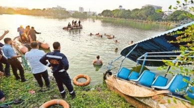 boat capsized in UP