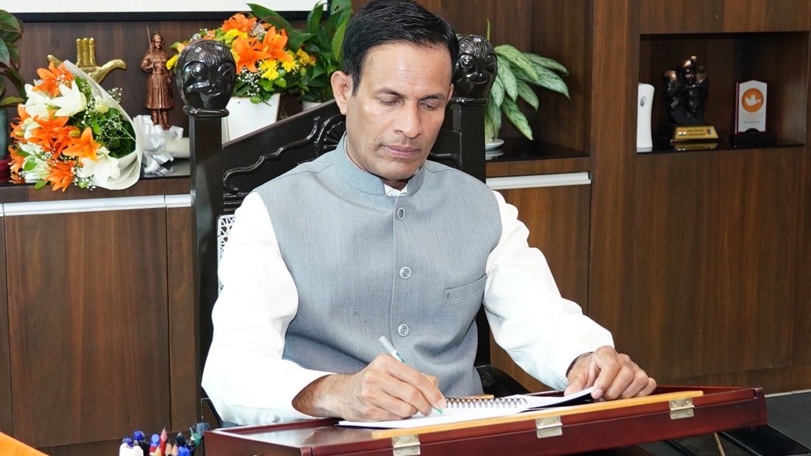 Discontinue physical files, implement e-office from November 1: Chief Secy to officers 