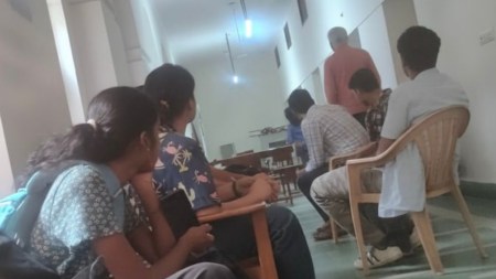 MA Philosophy students of DU attend classes in corridor, DU students attend classes in corridor, DU, delhi university, delhi news, India news, Indian express, current affairs