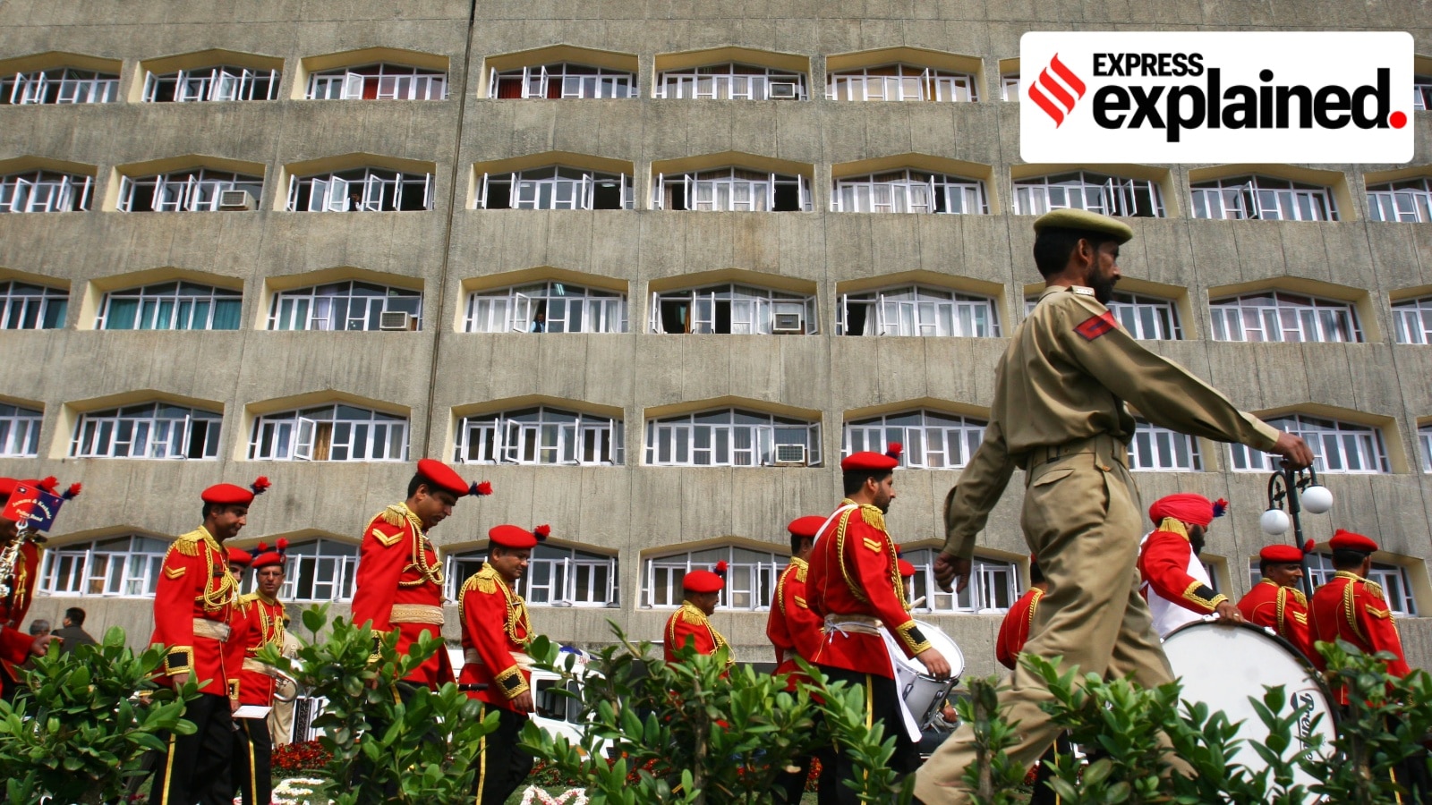 Policemen attend a guard of honour ceremony outside the civil secretariat complex on the first day of the Darbar Move in Srinagar in 2013.