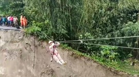 people stuck in darjeeling landslide are being rescued