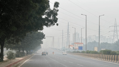 Parthala flyover in Noida barely visible through a dense cover of smog