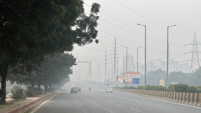 Parthala flyover in Noida barely visible through a dense cover of smog