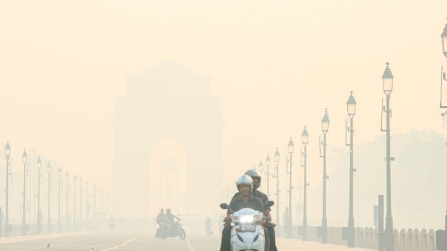 A Thick blanket of smog covers Delhi on Tuesday morning, a day after Diwali celebrations, in New Delhi on Tuesday