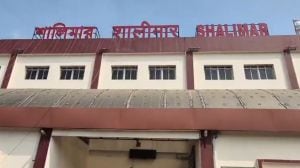The Shalimar station falls under the administrative control of South Eastern Railway's Kharagpur Division.