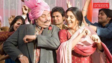 Rishi Kapoor and Neetu Singh were cast as husband and wife in the film Do Dooni Chaar.