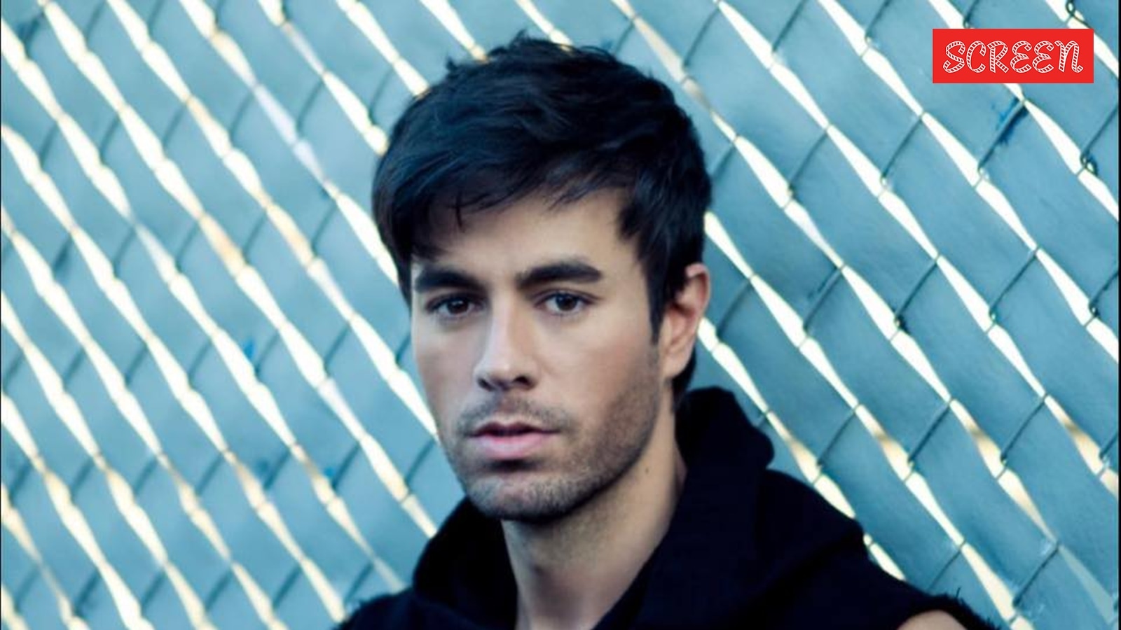 Enrique Iglesias arrives in Mumbai ahead of his concert, greets paps with namaste, watch video