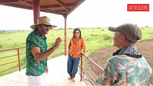 Farah Khan and her cook Dilip visited Jackie Shroff's farmhouse.
