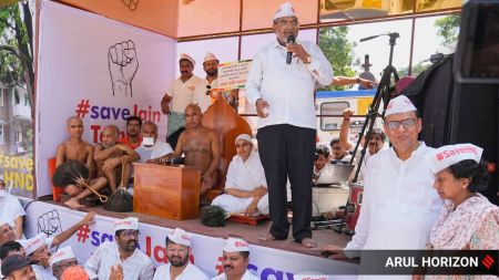 Organised by the Sakal Jain Samaj, Pune, the massive protest began at the HND Hostel premises and concluded at the Pune Collector’s Office.