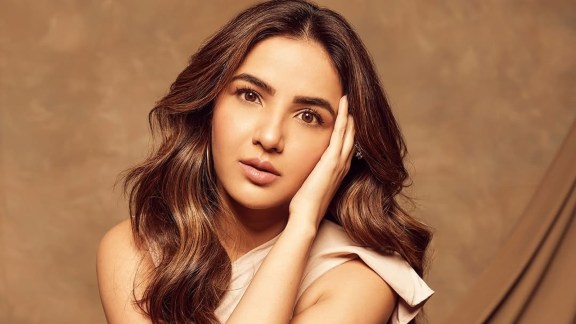 Jasmin Bhasin shares her DIY hair mask