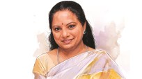 k kavitha resignation, who is Kalvakuntla Kavitha, brs leader Kalvakuntla Kavitha suspended, kcr daughter kavitha, kt rama rao Kalvakuntla Kavitha, brs internal conflict, telangana politics crisis, harish rao santosh kumar rift, k kavitha press conference, k kavitha resigns from brs, k kavitha suspended, brs mlc, k kavitha against cousins, k kavitha brother, Kavitha, BRS, KCR, KTR, Telangana, Revanth Reddy, Telangana Jagruthi, indian express