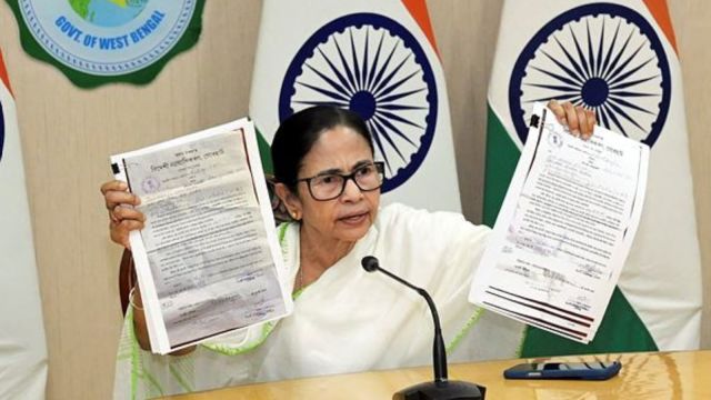 Kolkata, Oct 09 (ANI): West Bengal Chief Minister Mamata Banerjee addresses the media conference at the Nabanna, near Howrah, in Kolkata on Thursday. (ANI Photo)
