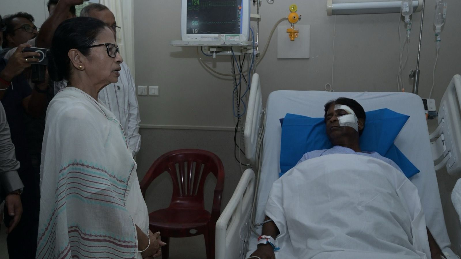 Day after mob attack, Mamata meets injured BJP MP, Rijiju says LS Speaker has sought ‘urgent report’ from TMC govt