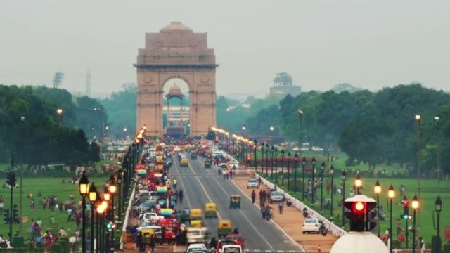 Foreign traveller questions civic behaviour in Delhi