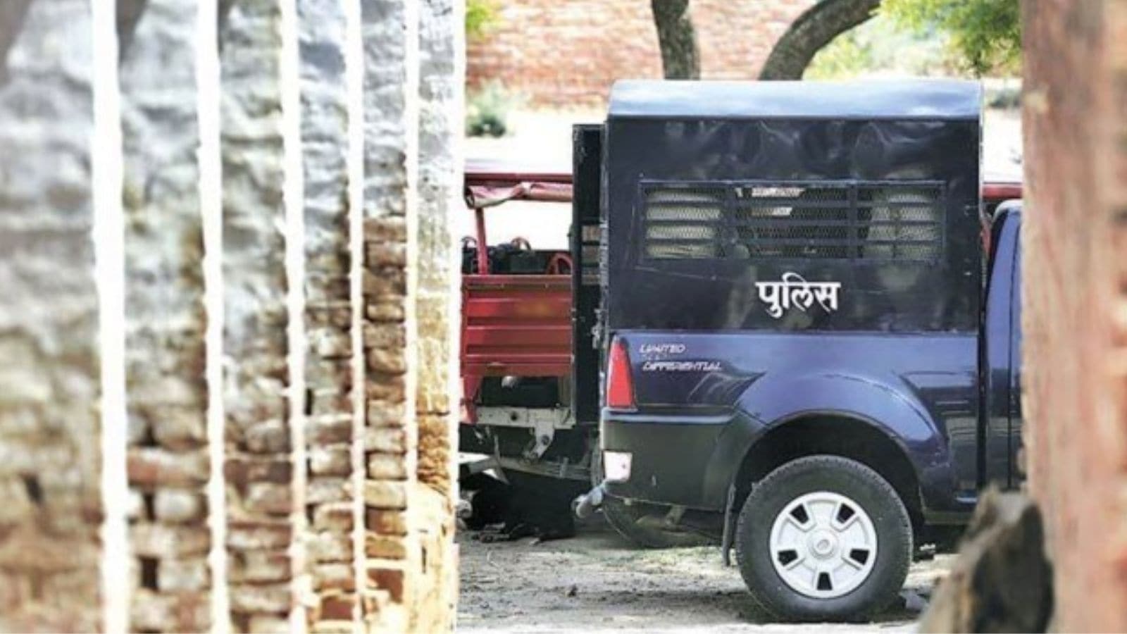 Two posing as ‘journalists’ booked for ‘entering labour room, misbehaving with staff’ at Jaunpur hospital