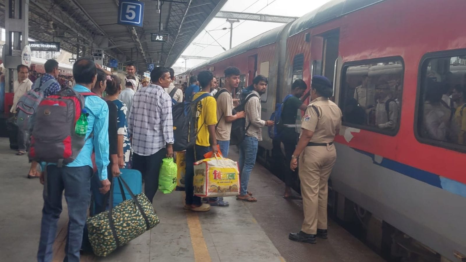 Over 2.5 crore passengers likely to travel by trains this festive season, says Railways