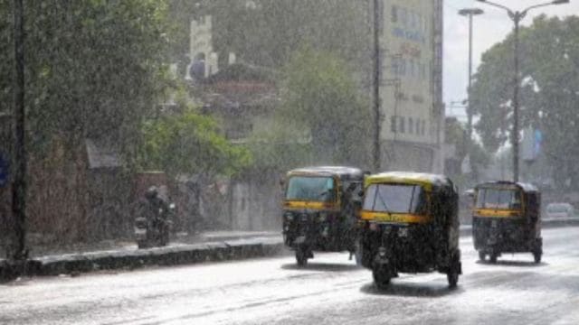 On Wednesday, Pashan recorded 34.4 mm of rainfall and Lohegaon 20.4 mm of rainfall, while Chinchwad received 3.5 mm of rainfall.