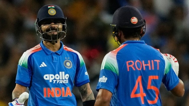 Rohit Sharma and Virat Kohli powered India's nine-wicket win in Sydney on Saturday. (AP)
