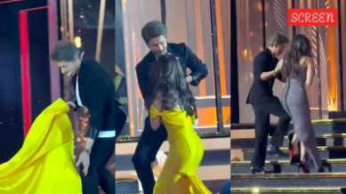 Shah Rukh Khan helps Nitanshi Goel from falling at an award show