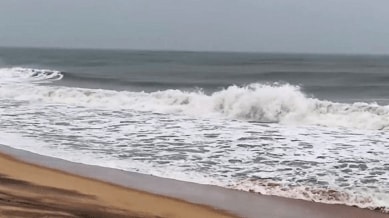 Rough sea ahead of the landfall of Cyclone 'Montha', in Tiruvallur, Tamil Nadu,