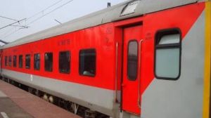 Railway authorities promptly took action, shifting passengers to other coaches and quickly extinguishing the fire. 