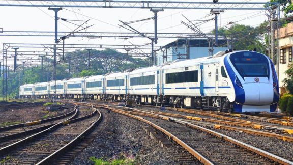The Mangaluru-Madgaon Vande Bharat train operates on six days of the week. (Image: Southern Railway)