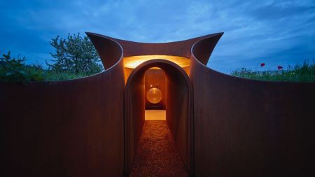 With references to his own studio Sangath, in Ahmedabad, the winding pathways of the retreat form part of the theatre of the architectural experience.