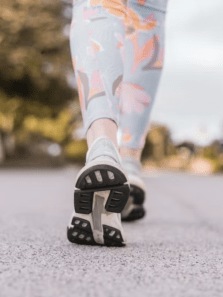 These mistakes you unknowingly make while walking affect your posture